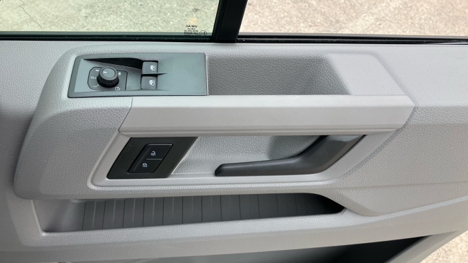Volkswagen Crafter Cr35 Mwb Diesel Fwd 2.0 TDI 140PS Commerce Business High Roof Van - Image 19